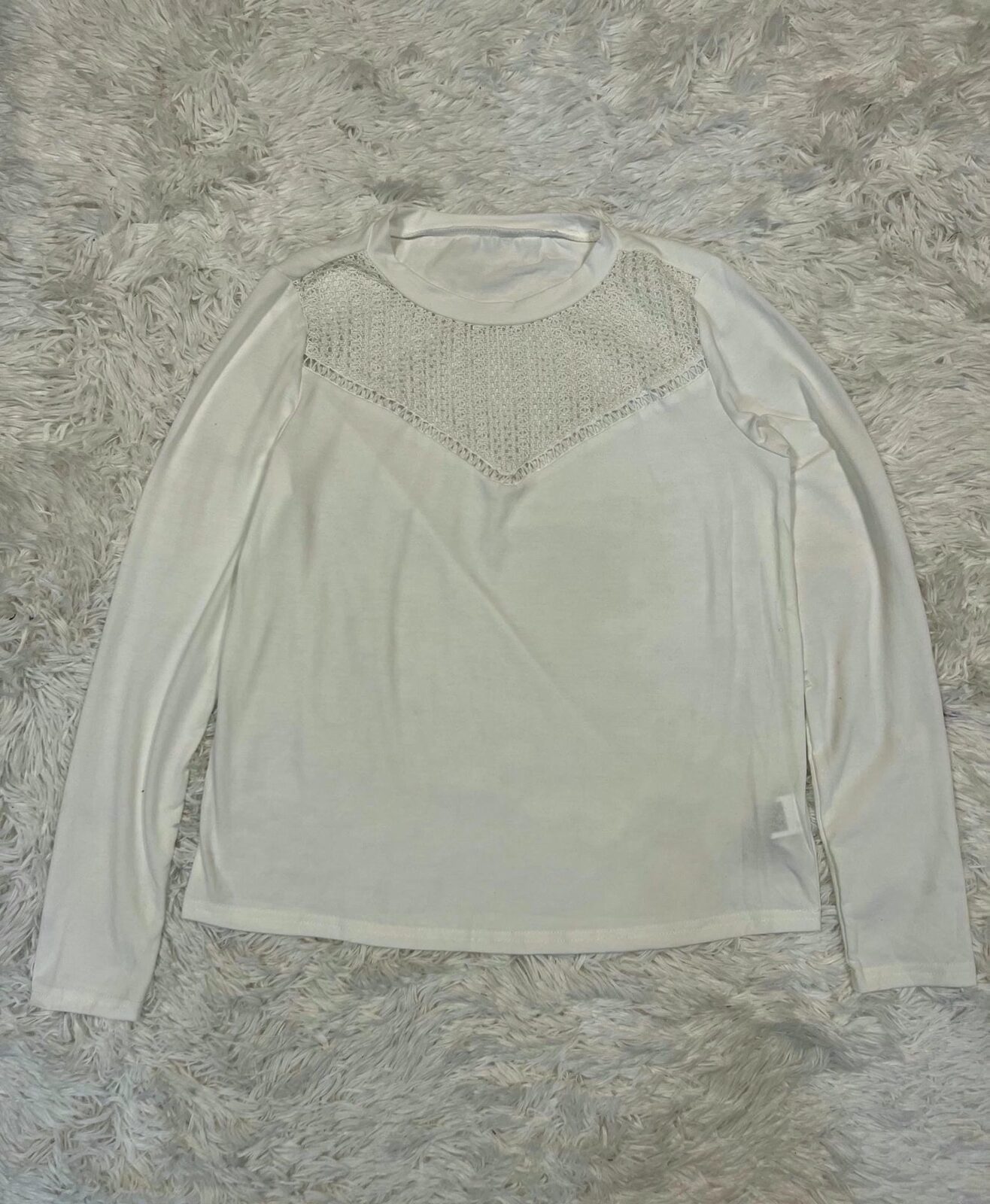 Remera blanca con calado