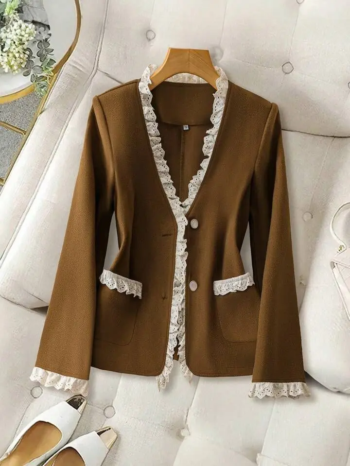 Blazer marrón detalles en encaje