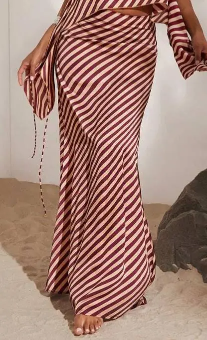 Falda larga lineas bordo