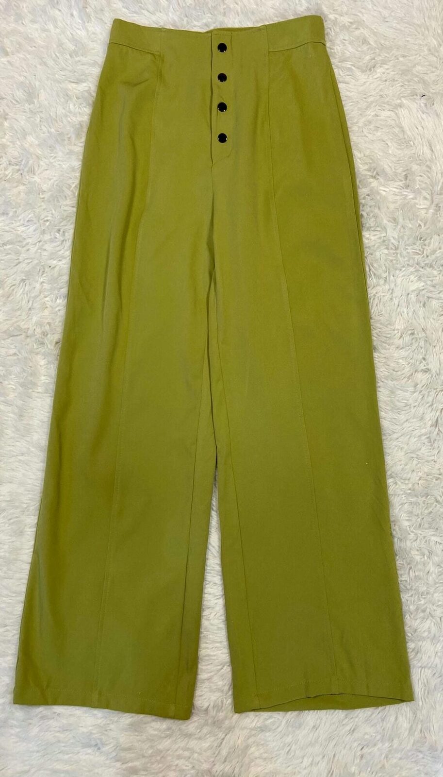 Pantalón verde lima varios botones