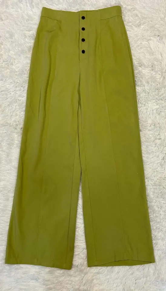 Pantalón verde lima varios botones