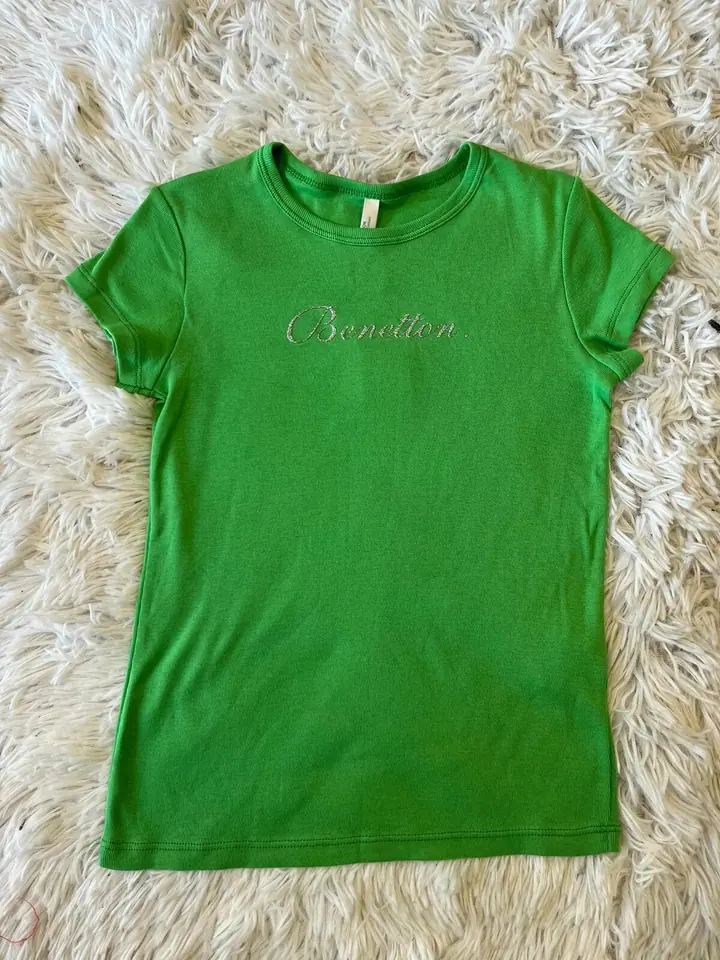 Remera verde benetton en brillo