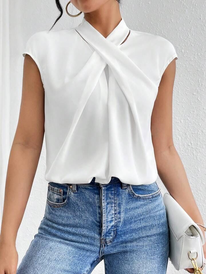 Musculosa blanca cruzada cuello alto