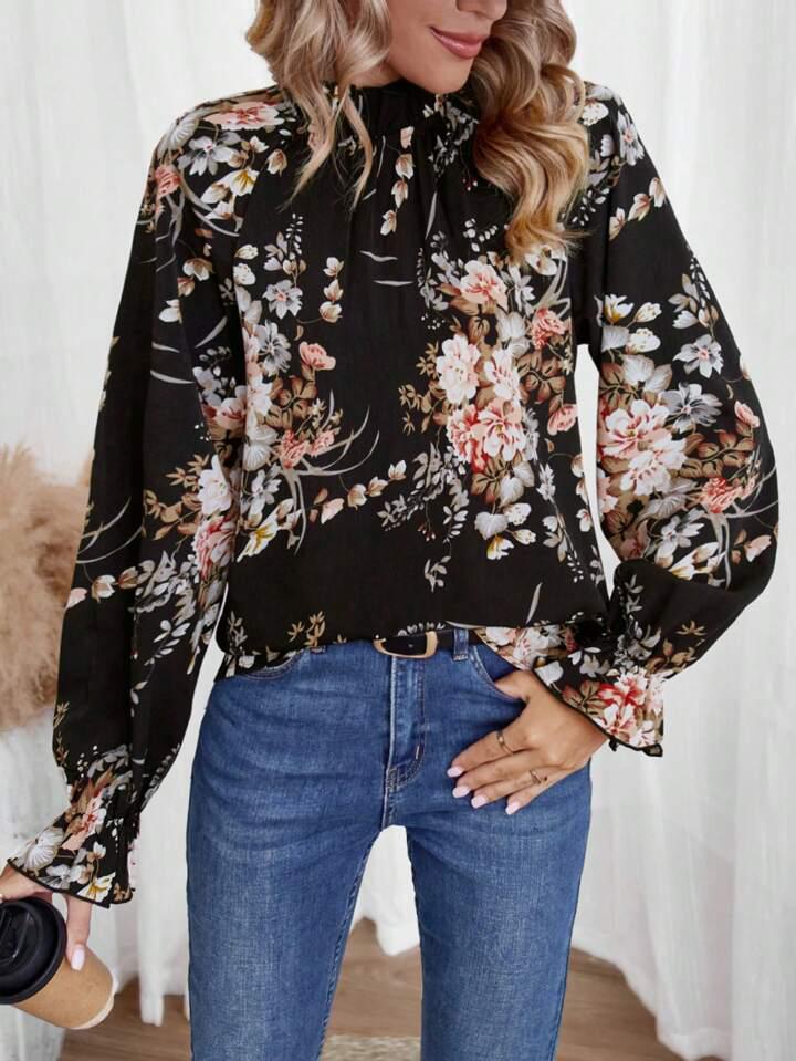 Blusa negra con flores