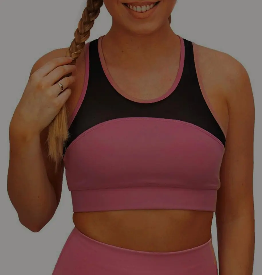 Top deportivo rosa con transparencia