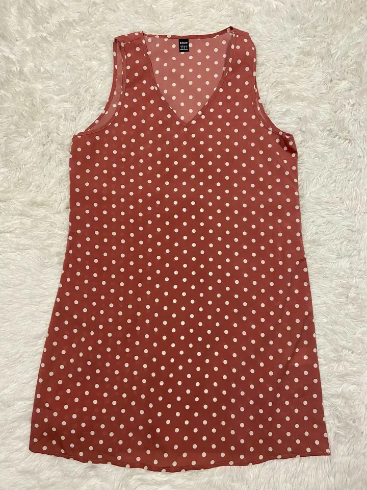 Vestido rosa con puntos