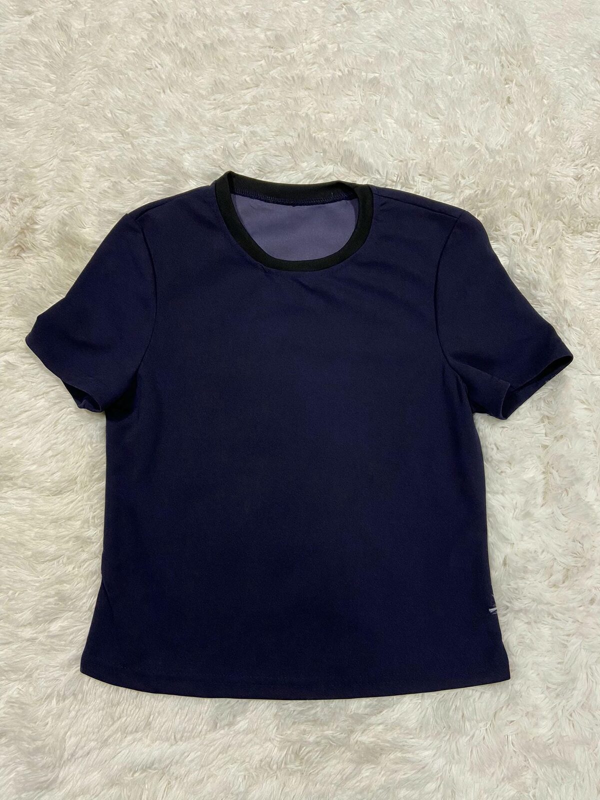 Remera azul oscuro
