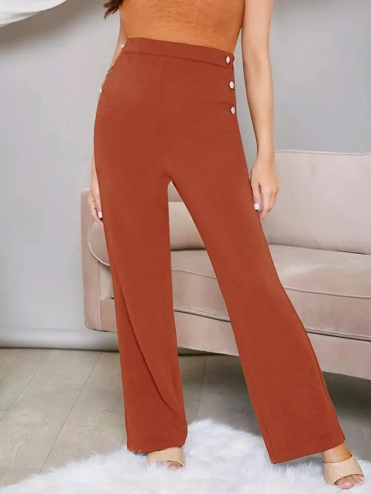 Pantalón rojizo con botones para embarazada