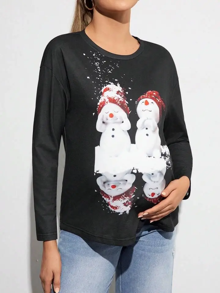 Remera negra con muñecos de nieve