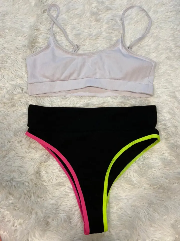 Bikini malla sup blanco inf negro con detalles fluo