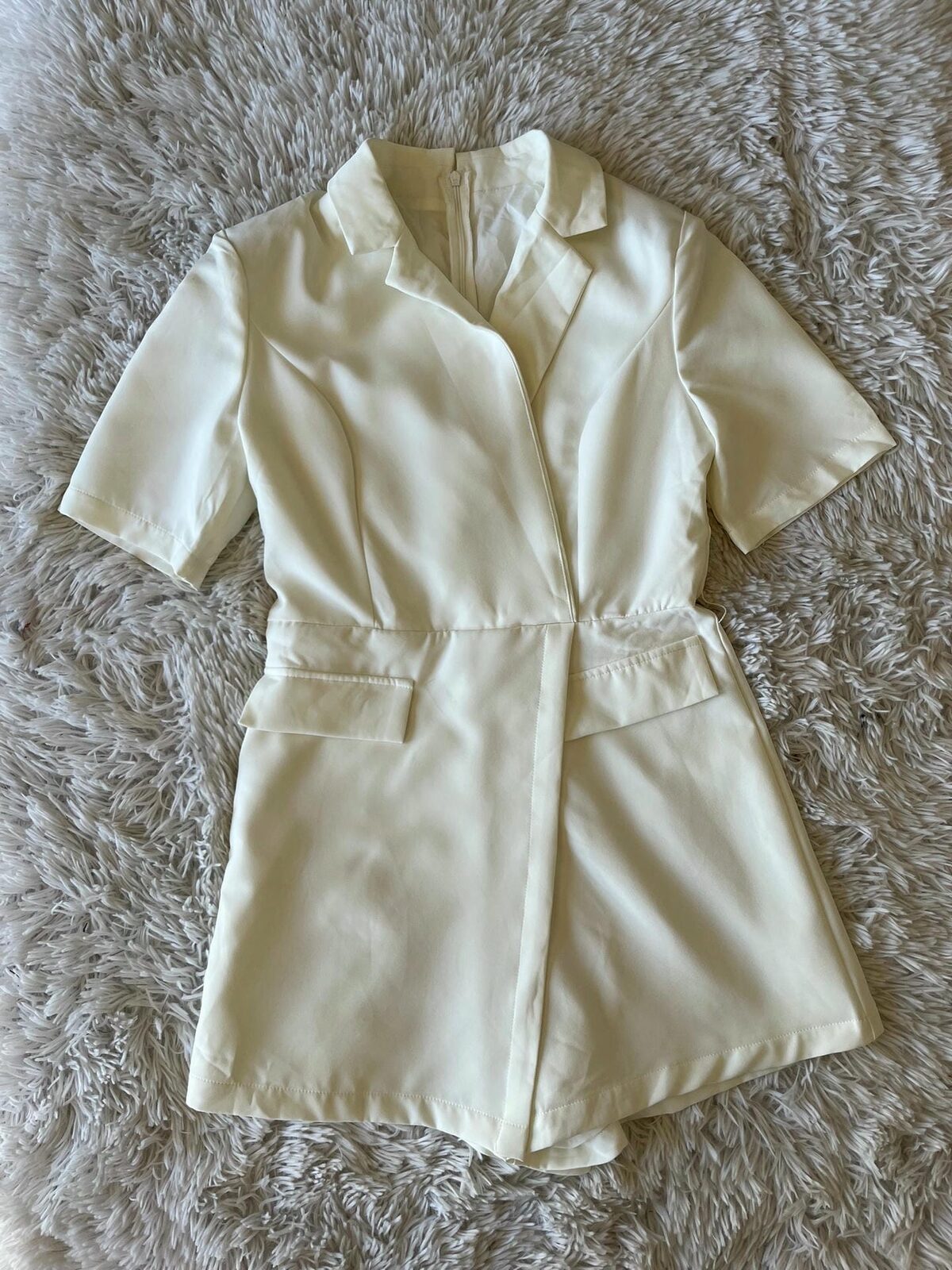 Mono blanco tipo blazer