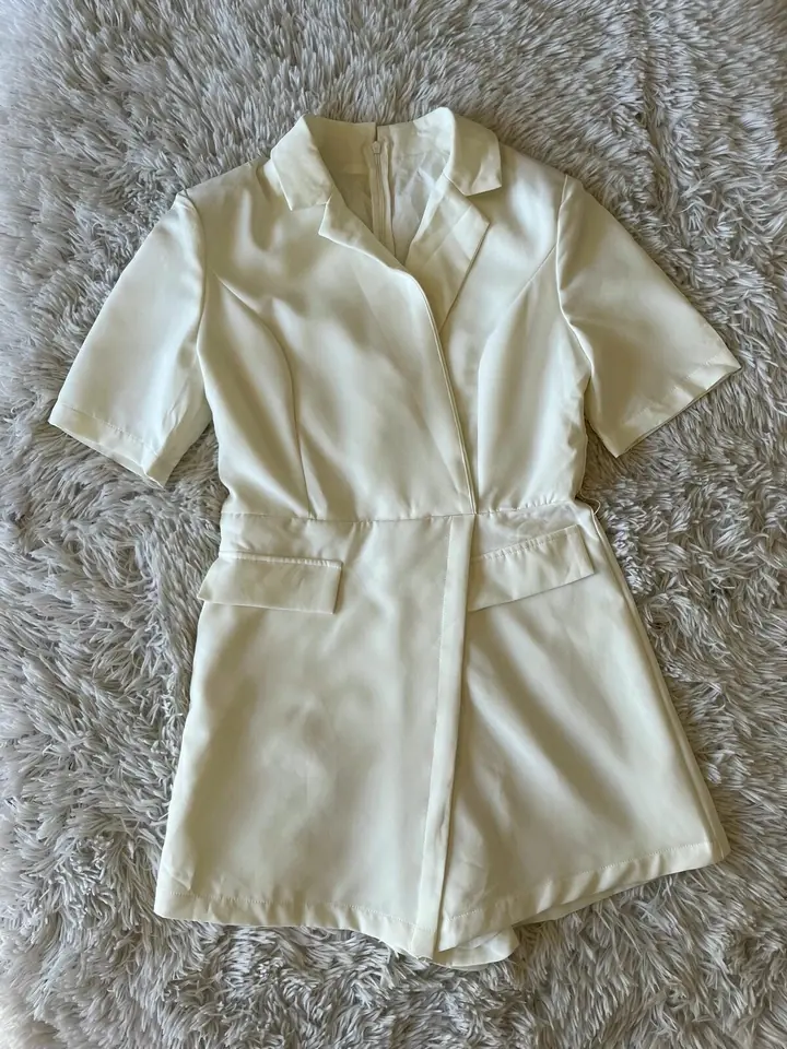 Mono blanco tipo blazer