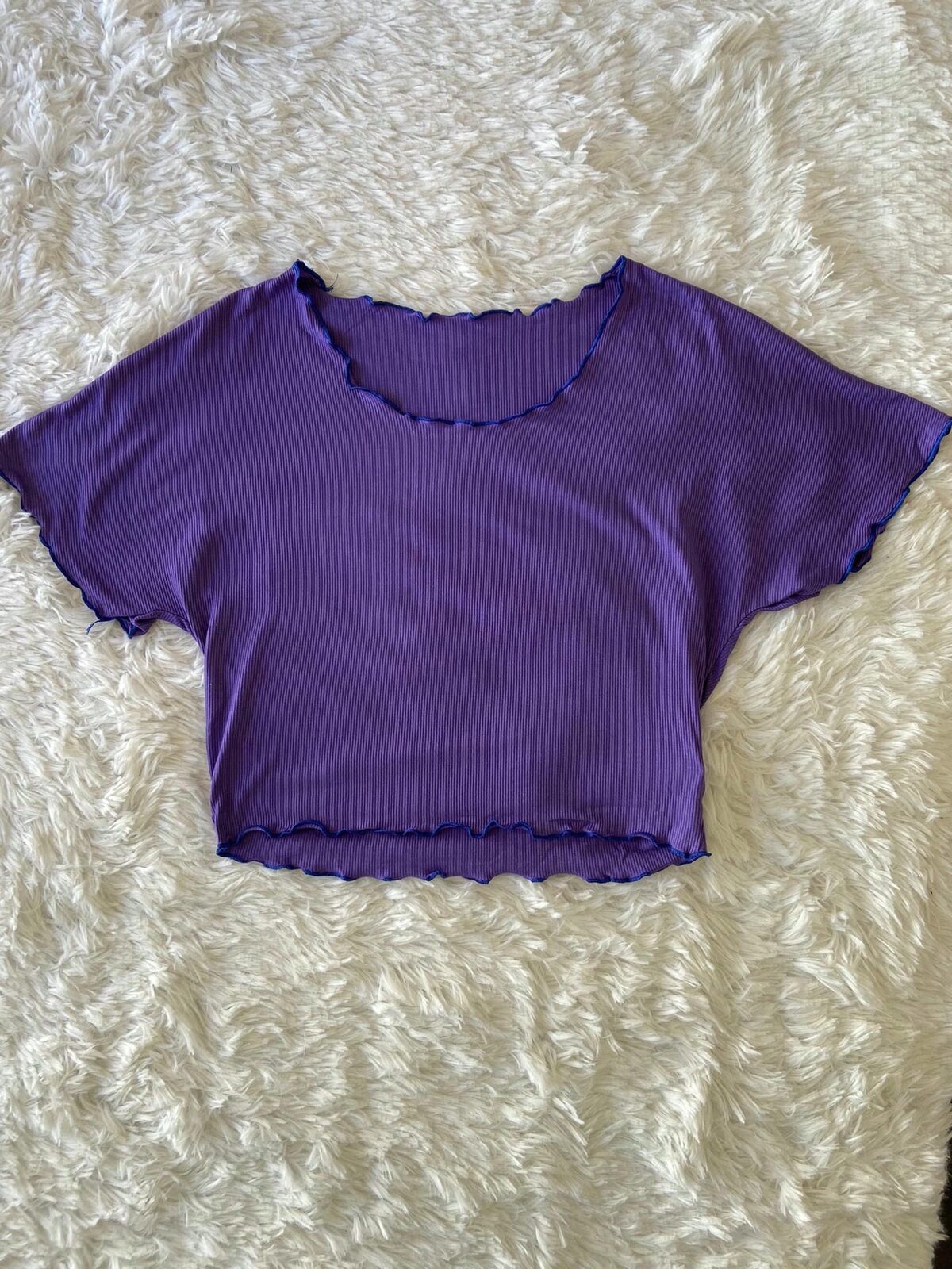 Top violeta con roulette
