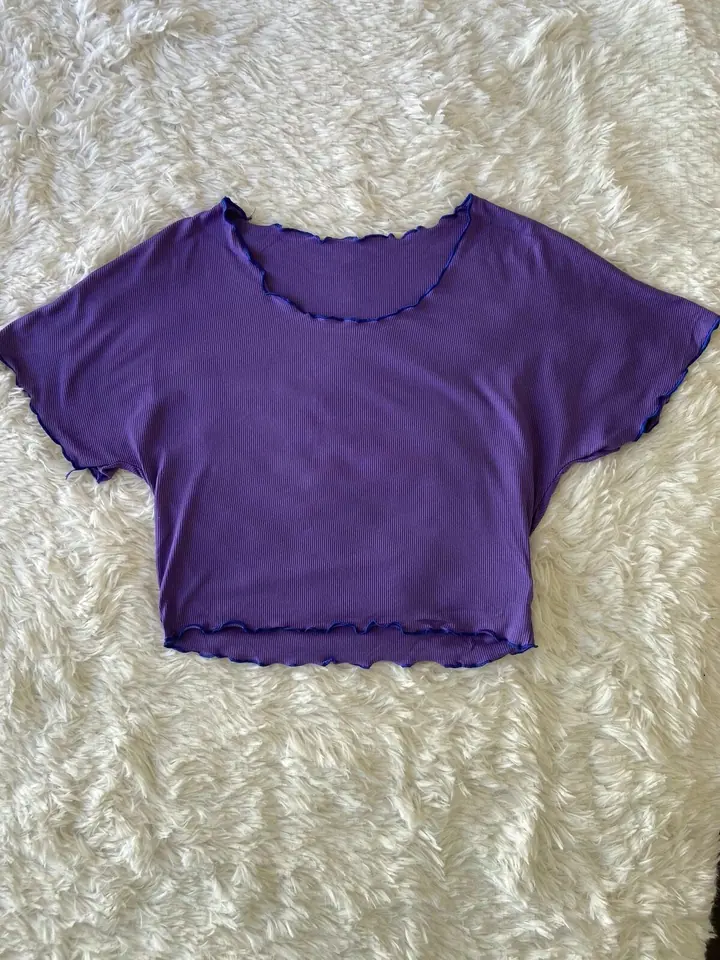 Top violeta con roulette