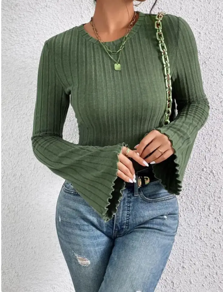 Remera verde canale mangas acampanadas roulette