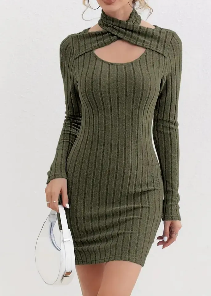 Vestido verde canalé cruzado en cuello