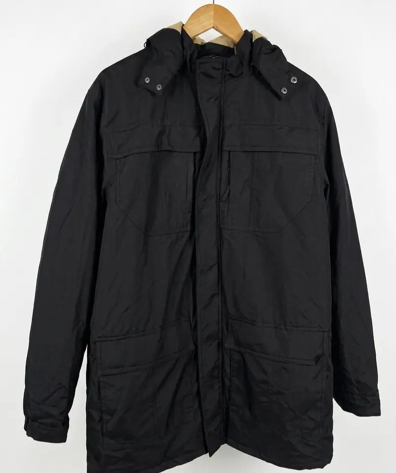 Campera de abrigo negra capucha peluda desmontable