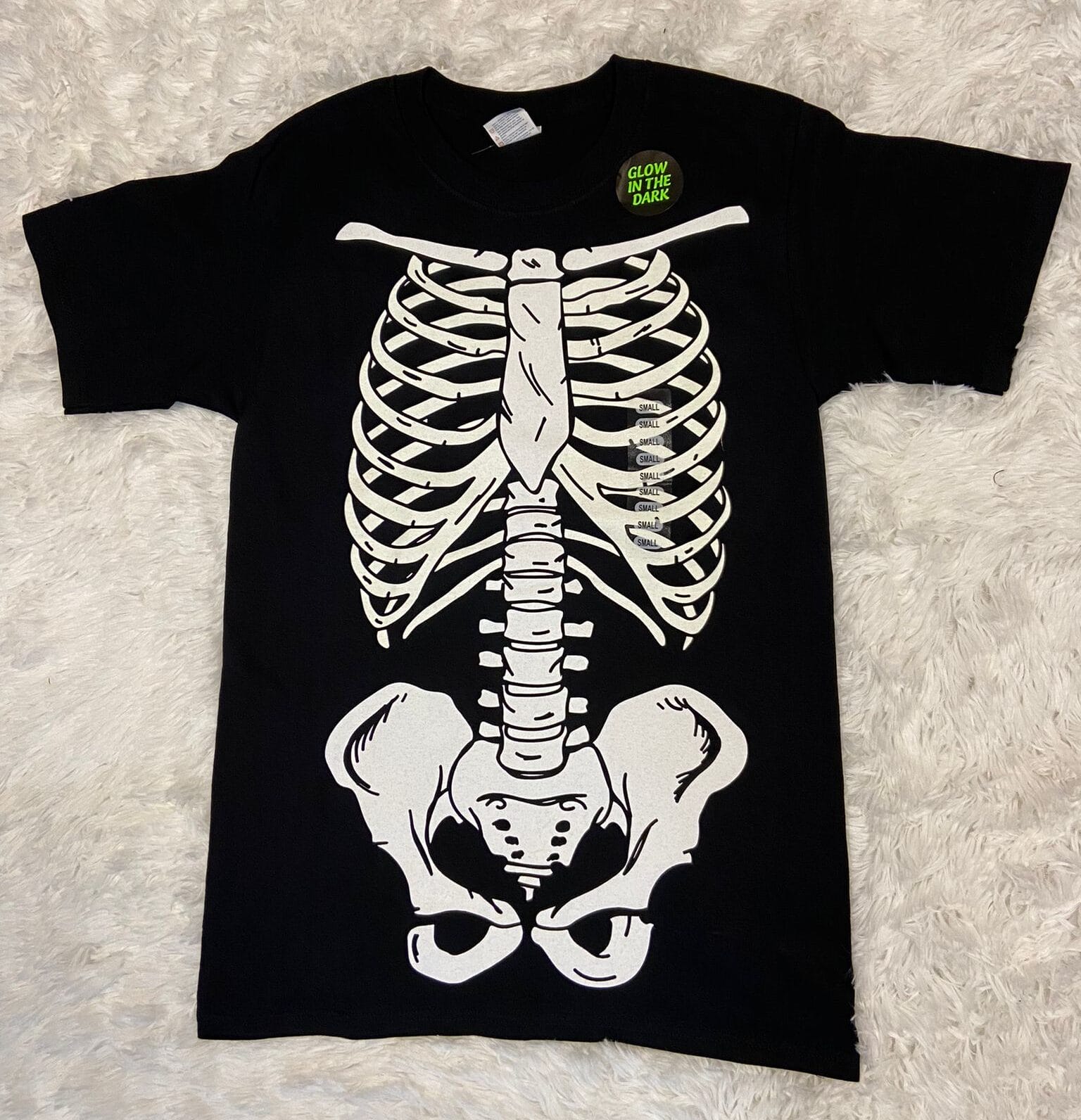 Remera negra diseño esqueleto