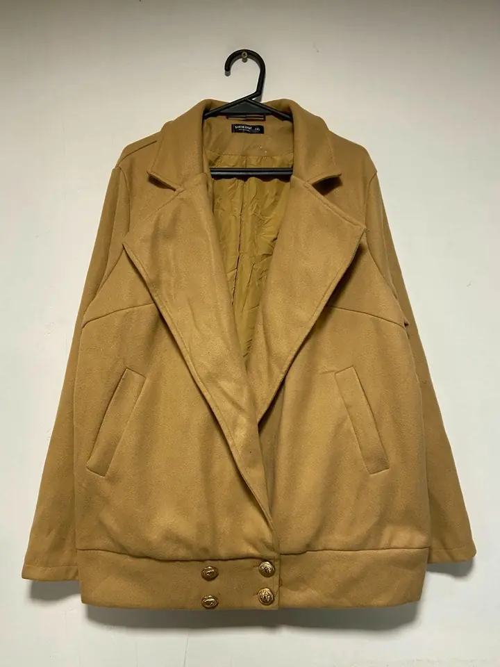 Chaqueta caqui shein curve