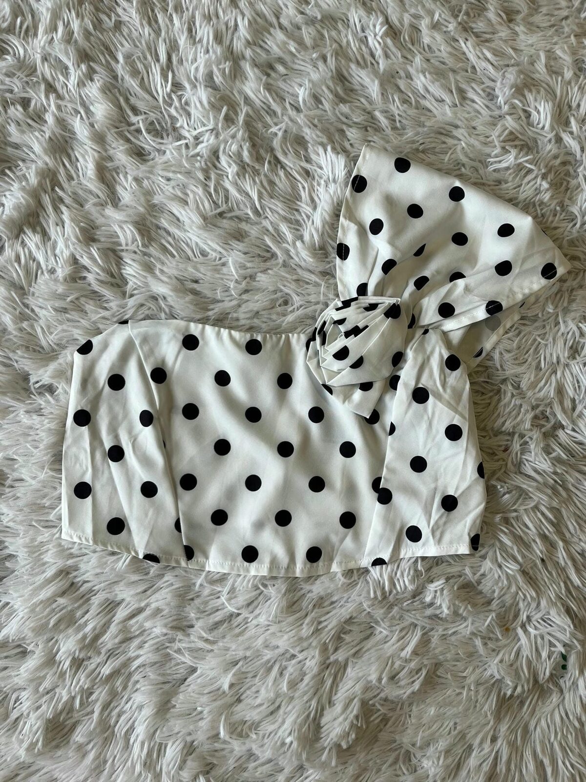 Top blanco lunares negros