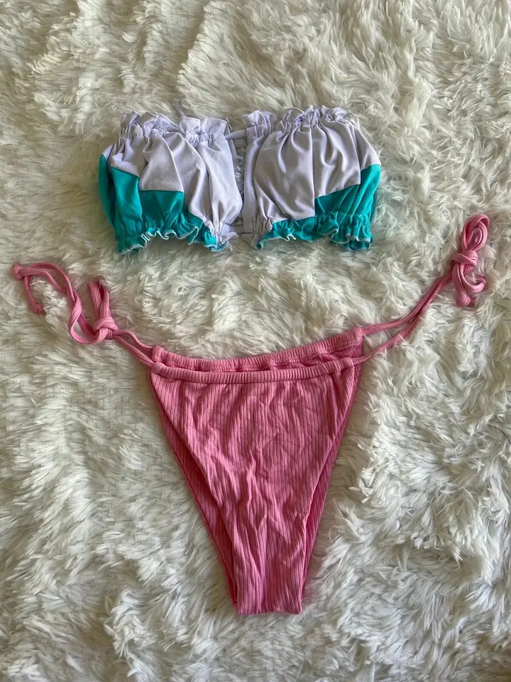 Bikini malla inferior rosa superior blanco y celeste