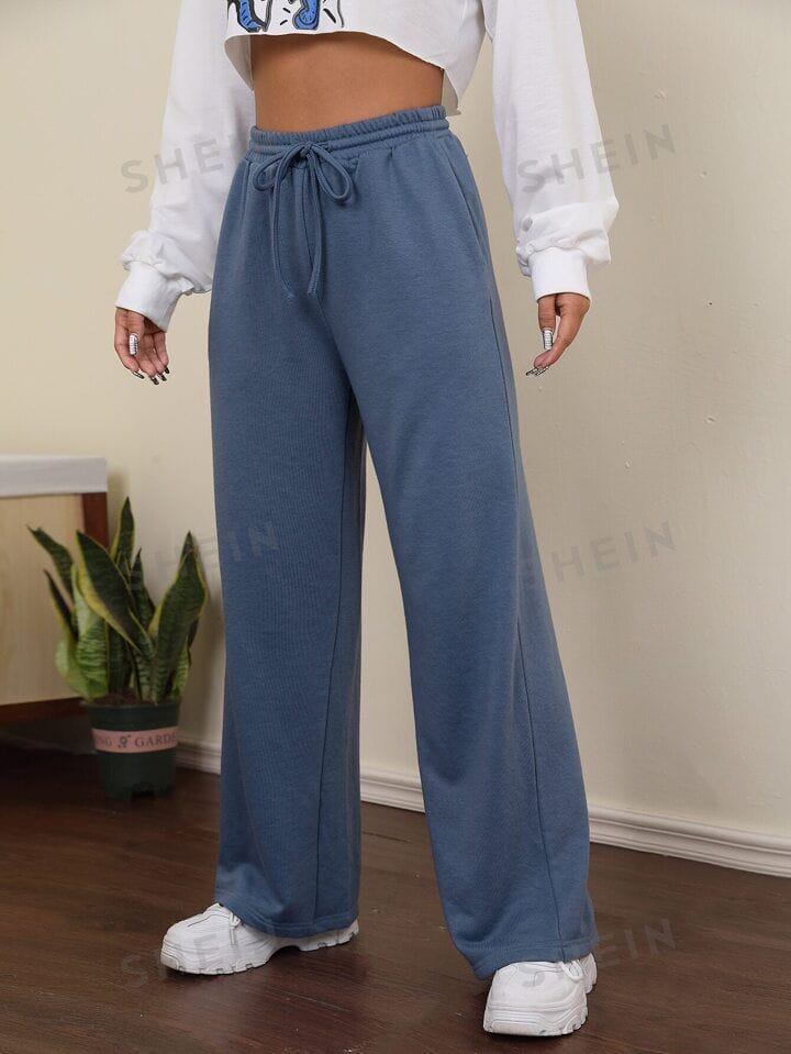 Pantalón jogger celeste oscuro con cordón