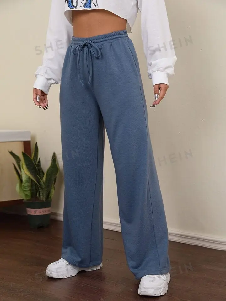 Pantalón jogger celeste oscuro con cordón