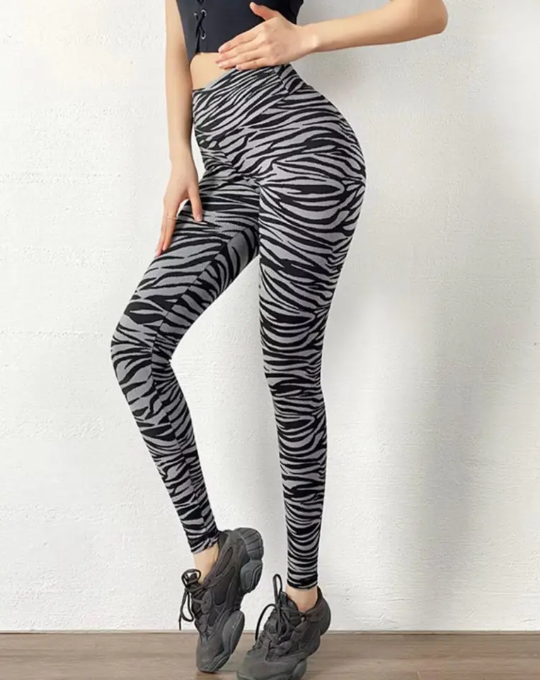 Calza deportiva animal print zebra gris