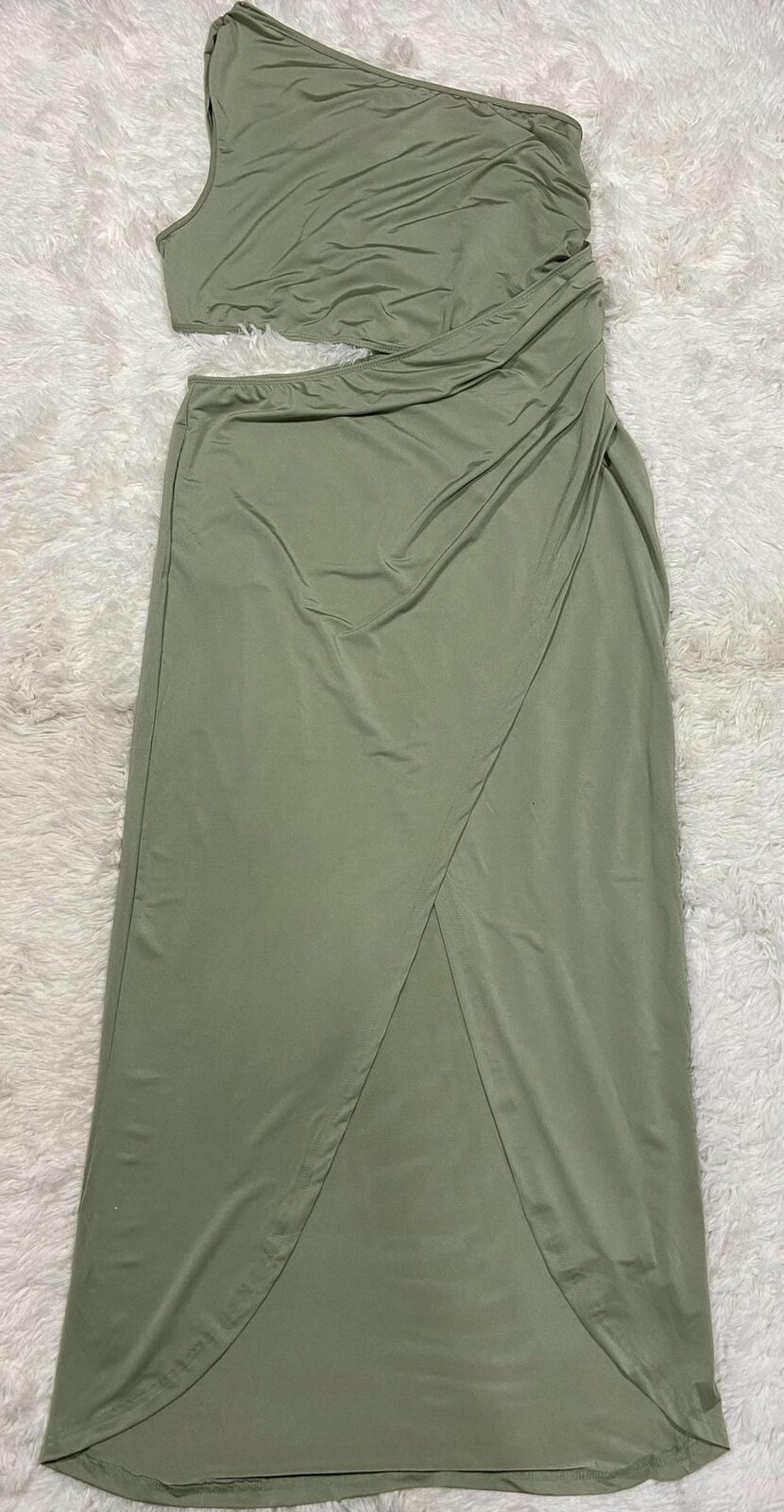 Vestido verde con corte