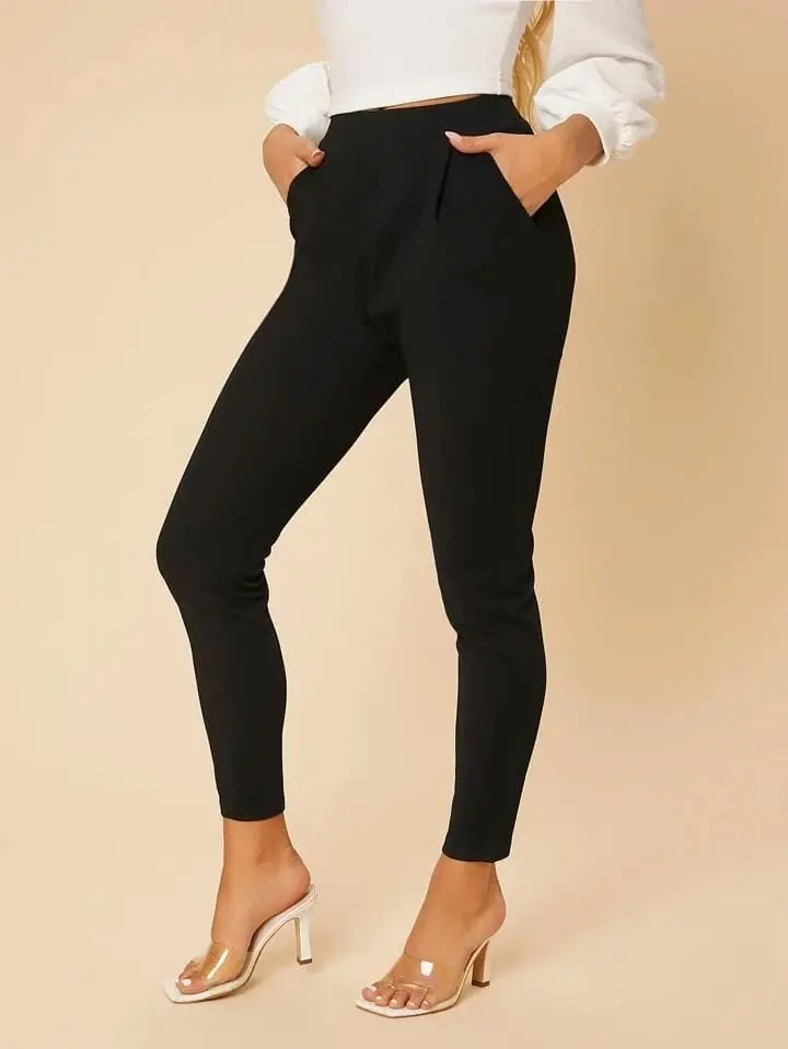 Pantalón negro ajustado