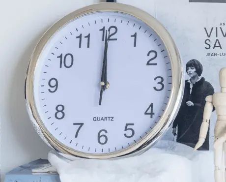 RELOJ PARED PLATEADO/ NEGRO 20 CM