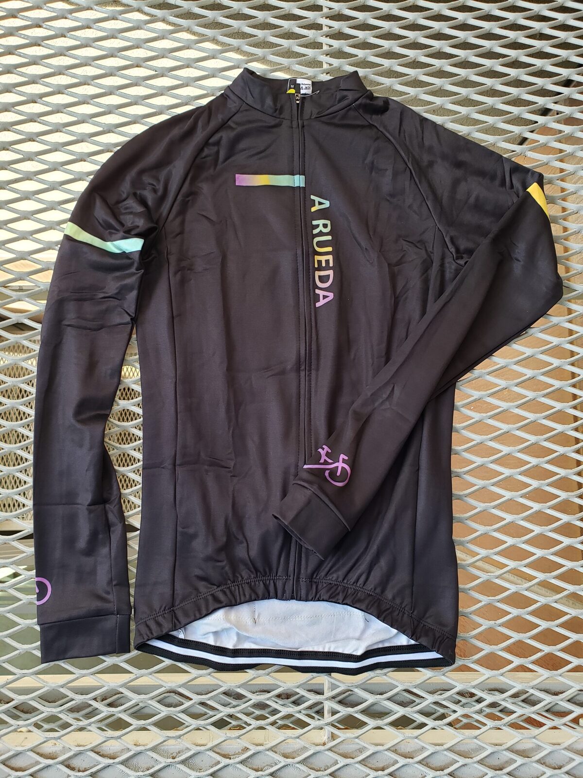 CAMPERA FRIZADA MUJER A RUEDA LIV negro