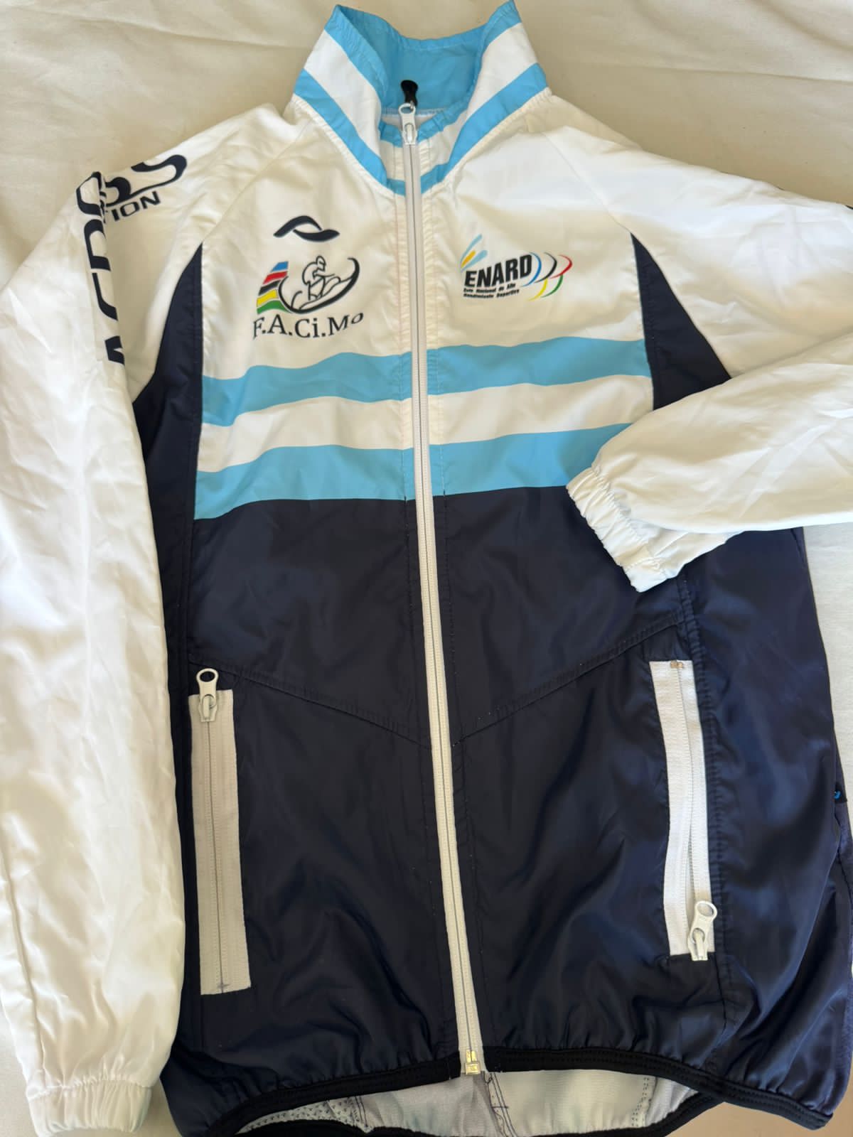 CAMPERA ROMPEVIENTO SELECCION ARGENTINA TALLE S ☆ OUTLET