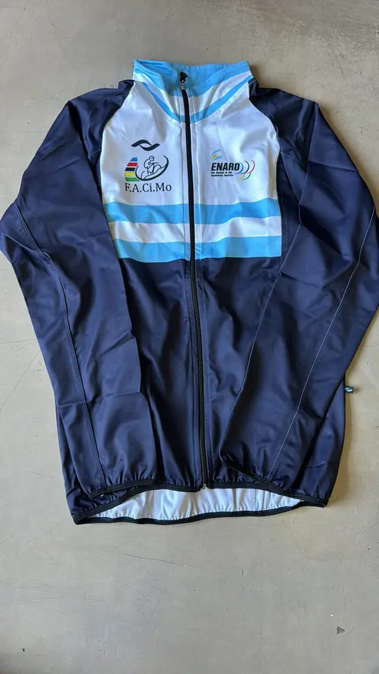 CAMPERA SELECCION ARGENTINA COACH TALLE M ☆ OUTLET