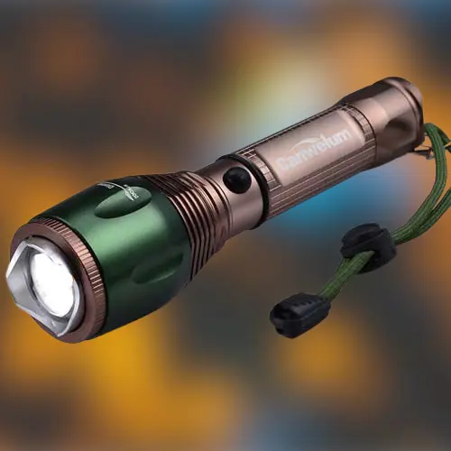 LINTERNA FLASHLIGHT DIGITAL - RECARGABLE - 3 POSICIONES - METALICA CON ZOOM.