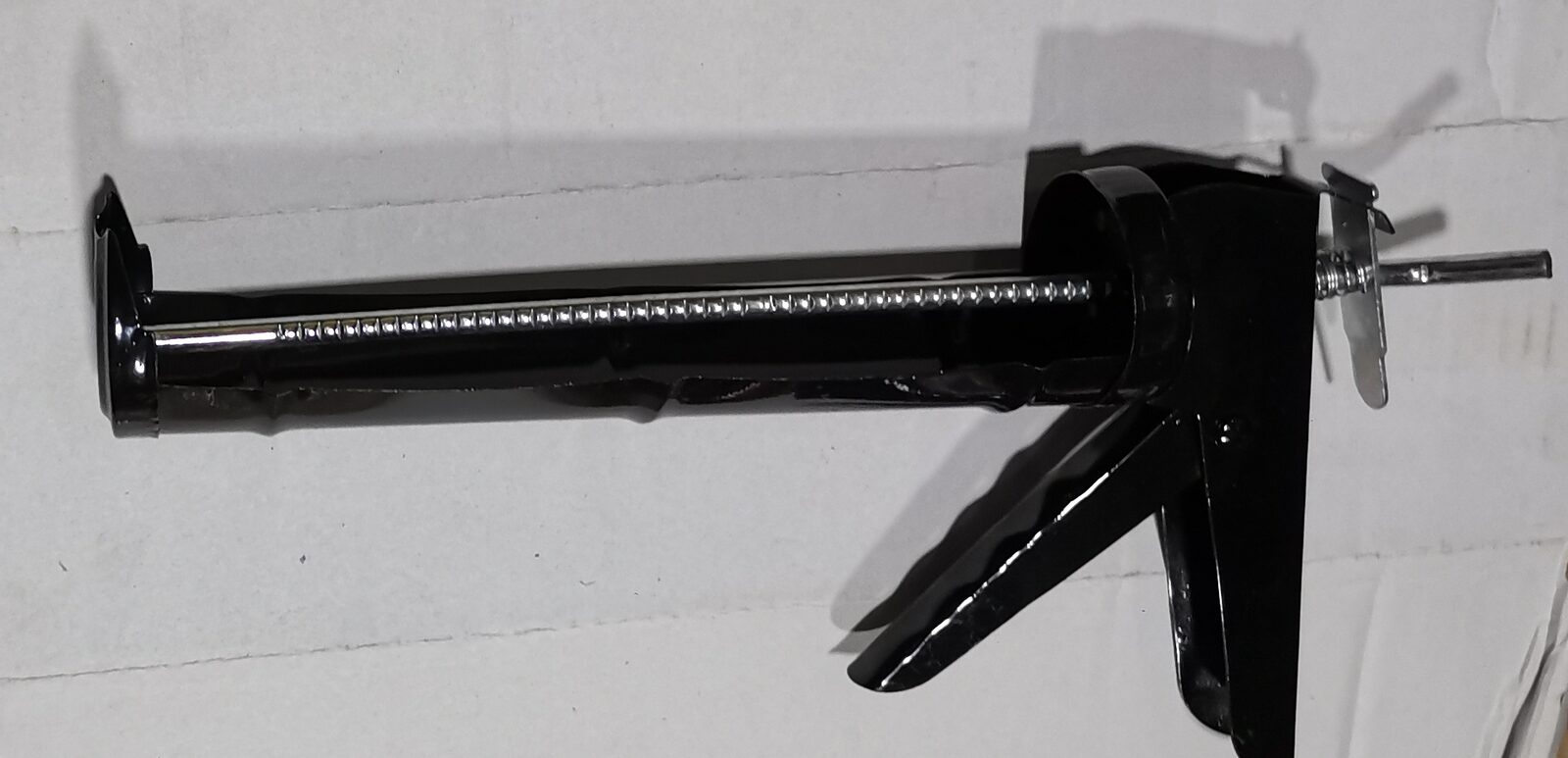 PISTOLA APLICADORA SILICPONA CON CREMALLERA ECO (U190)