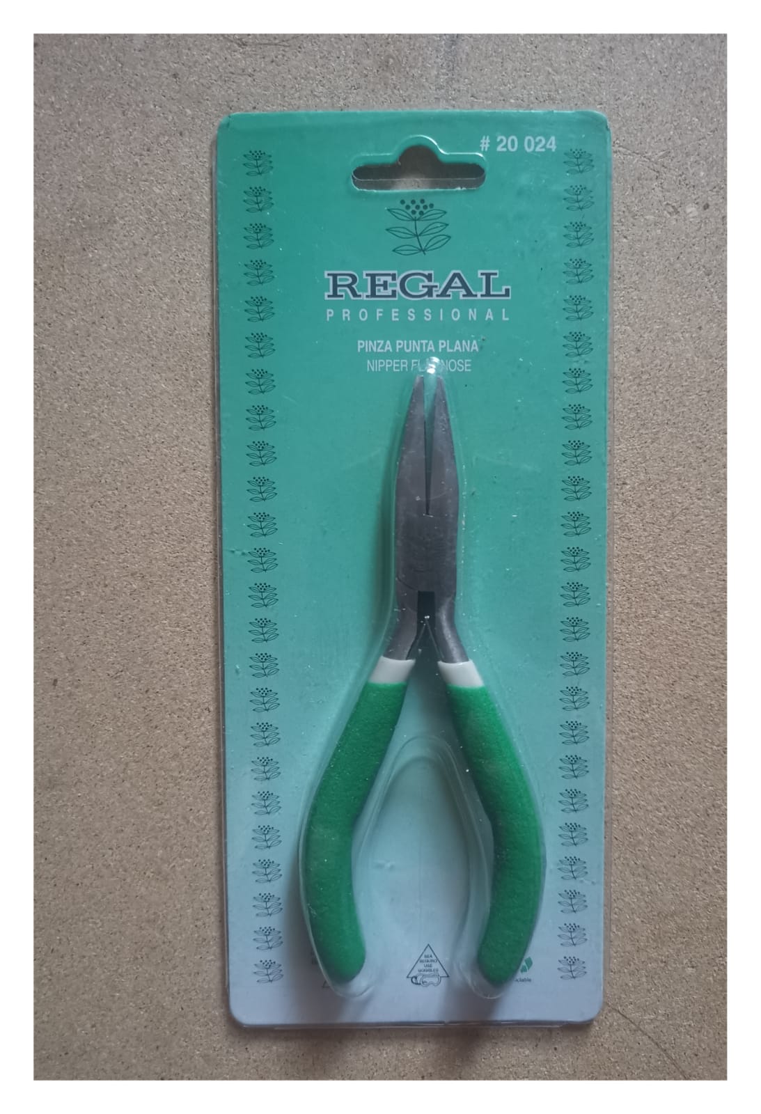 PINZA MINI 4.5" REGAL PUNTA PLANA (U230)