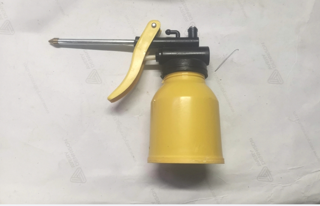 ACEITERA PLASTICA 250CC PICO RIGIDO (U150)