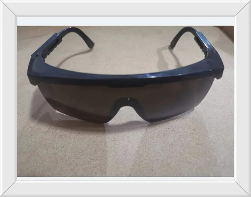 ANTEOJO PARA MOVIL NEGRA / VERDE (U095)