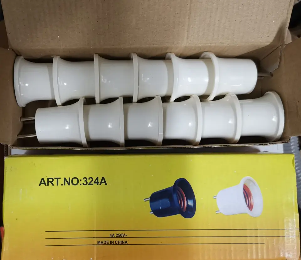 FICHA PORTALAMPARA CON ENCHUFE(U025)
